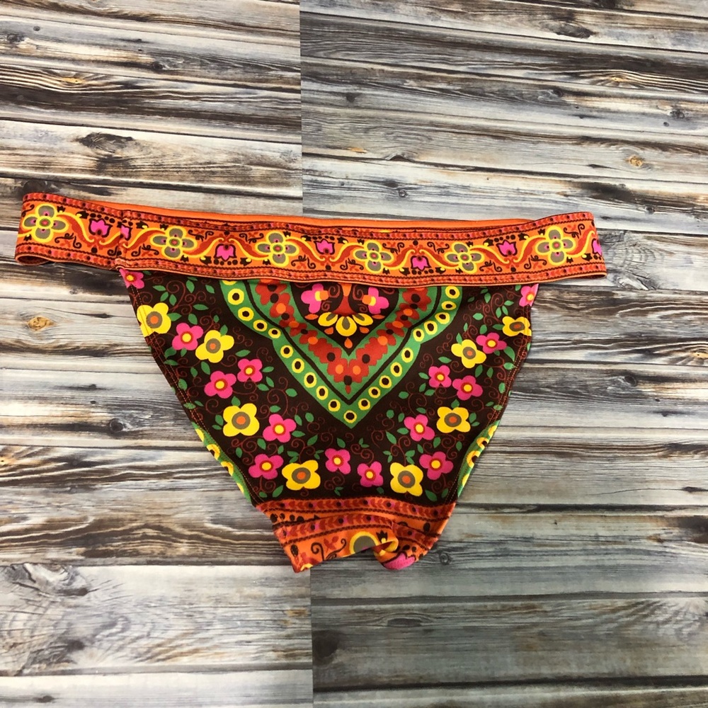 ⭐️ Victoria’s Secret Bikini Bottoms Aztec Small